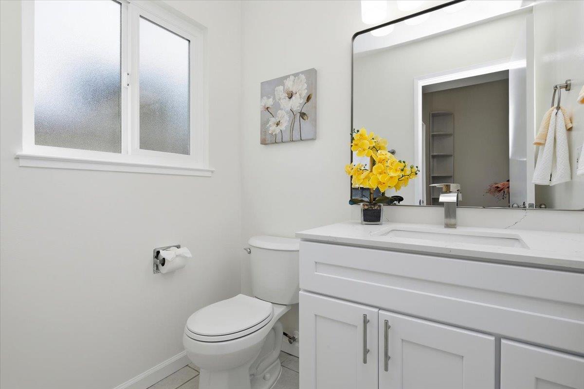 Detail Gallery Image 16 of 29 For 1007 Bryant Way #B,  Sunnyvale,  CA 94087 - 3 Beds | 2/1 Baths