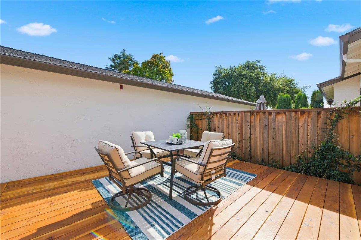 Detail Gallery Image 2 of 29 For 1007 Bryant Way #B,  Sunnyvale,  CA 94087 - 3 Beds | 2/1 Baths