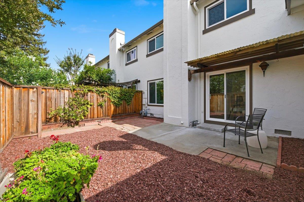 Detail Gallery Image 26 of 29 For 1007 Bryant Way #B,  Sunnyvale,  CA 94087 - 3 Beds | 2/1 Baths