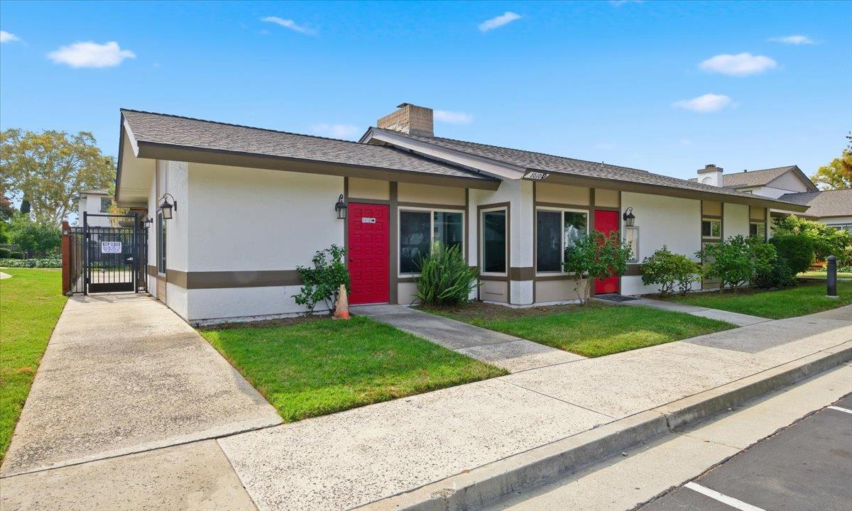 Detail Gallery Image 27 of 29 For 1007 Bryant Way #B,  Sunnyvale,  CA 94087 - 3 Beds | 2/1 Baths