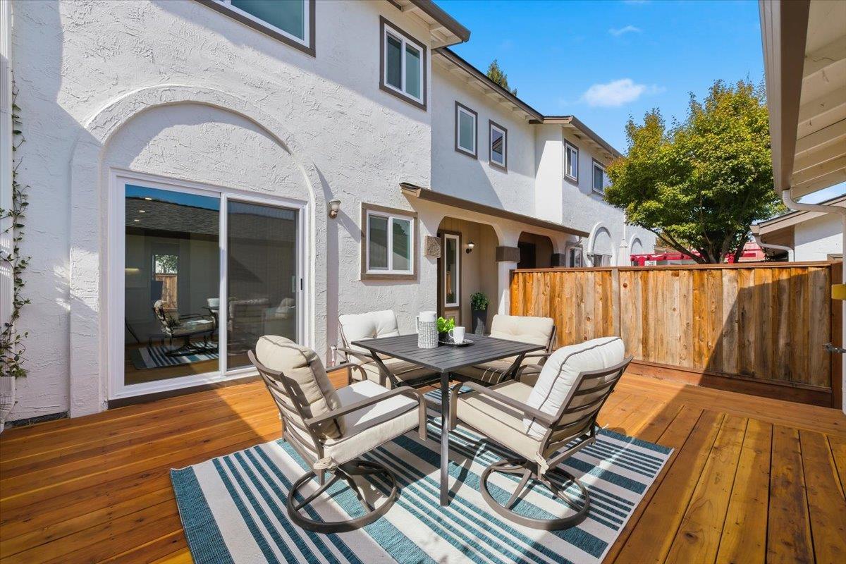 Detail Gallery Image 4 of 29 For 1007 Bryant Way #B,  Sunnyvale,  CA 94087 - 3 Beds | 2/1 Baths