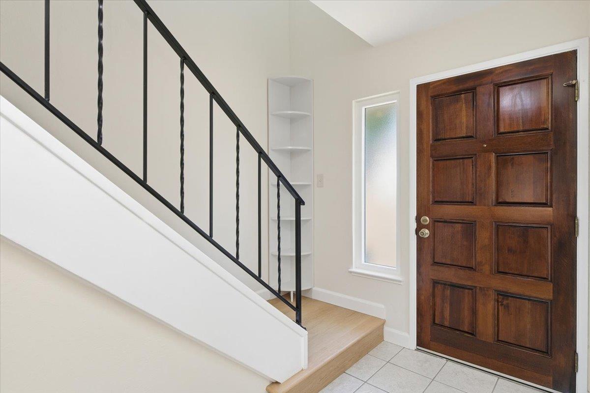 Detail Gallery Image 5 of 29 For 1007 Bryant Way #B,  Sunnyvale,  CA 94087 - 3 Beds | 2/1 Baths