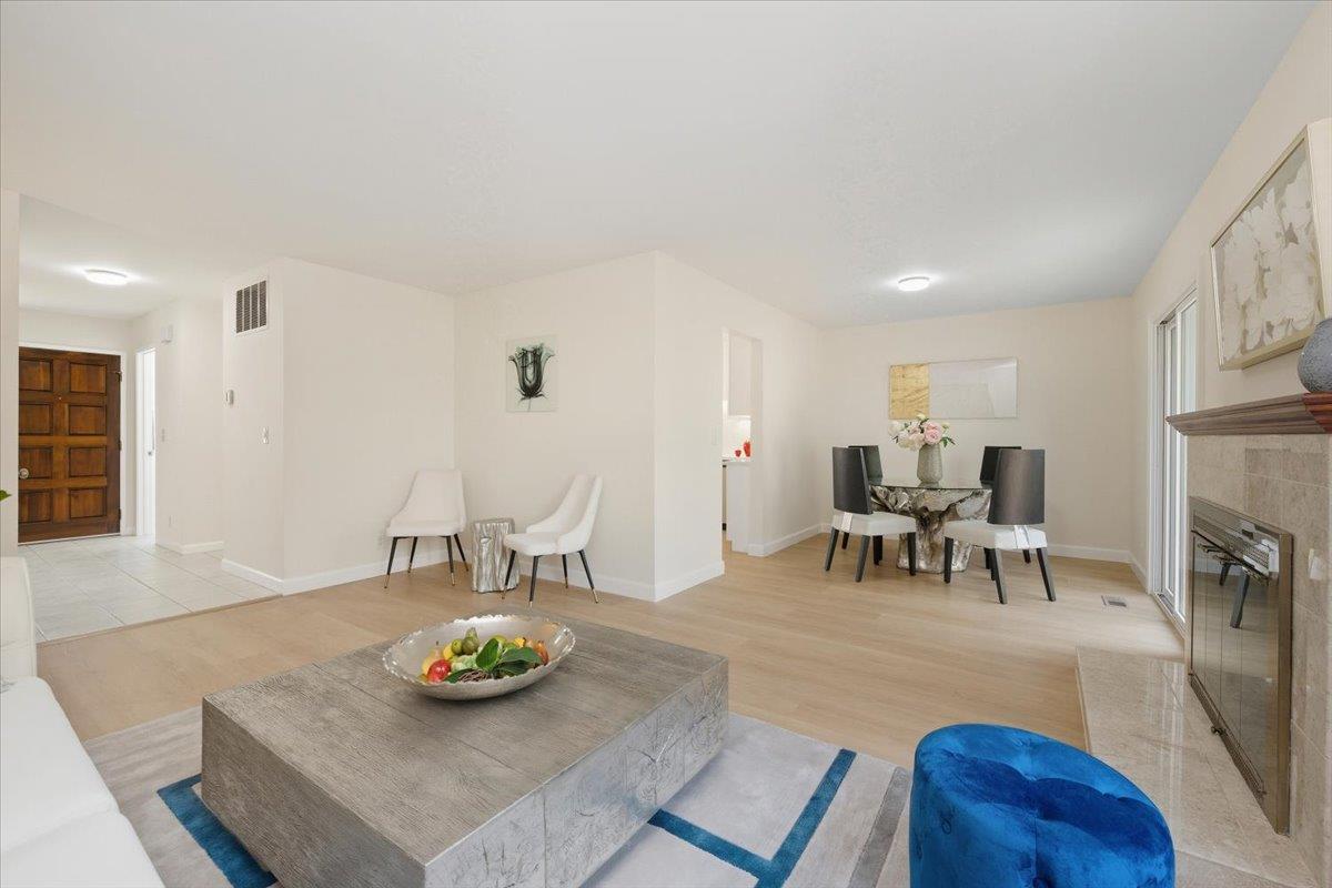 Detail Gallery Image 6 of 29 For 1007 Bryant Way #B,  Sunnyvale,  CA 94087 - 3 Beds | 2/1 Baths