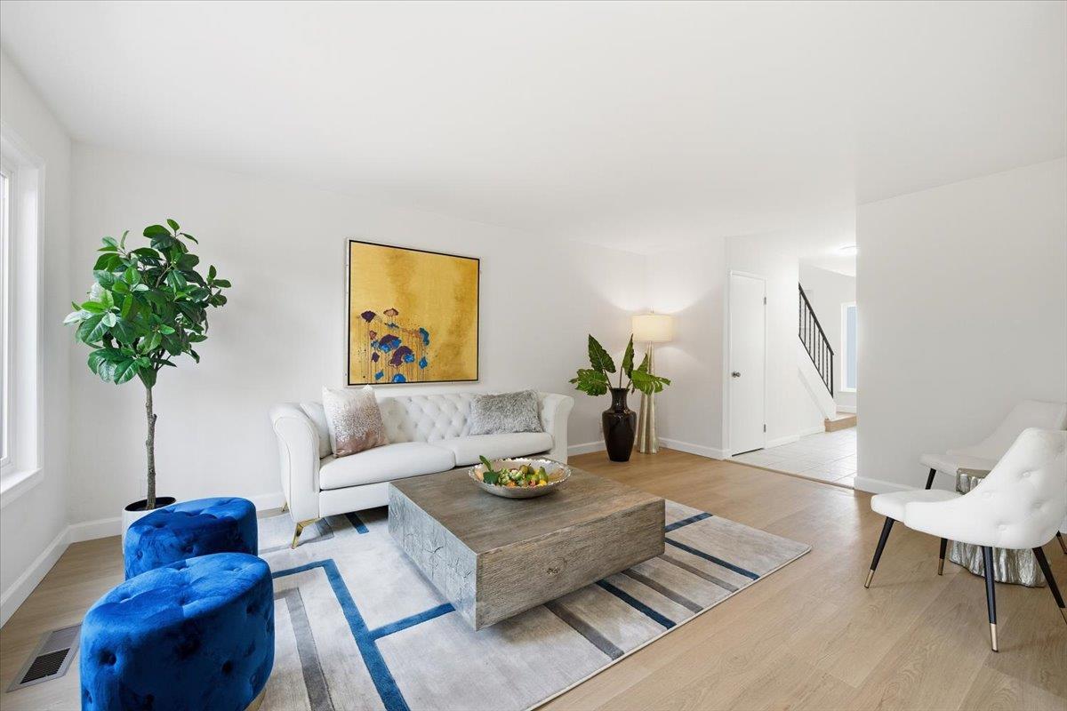 Detail Gallery Image 7 of 29 For 1007 Bryant Way #B,  Sunnyvale,  CA 94087 - 3 Beds | 2/1 Baths