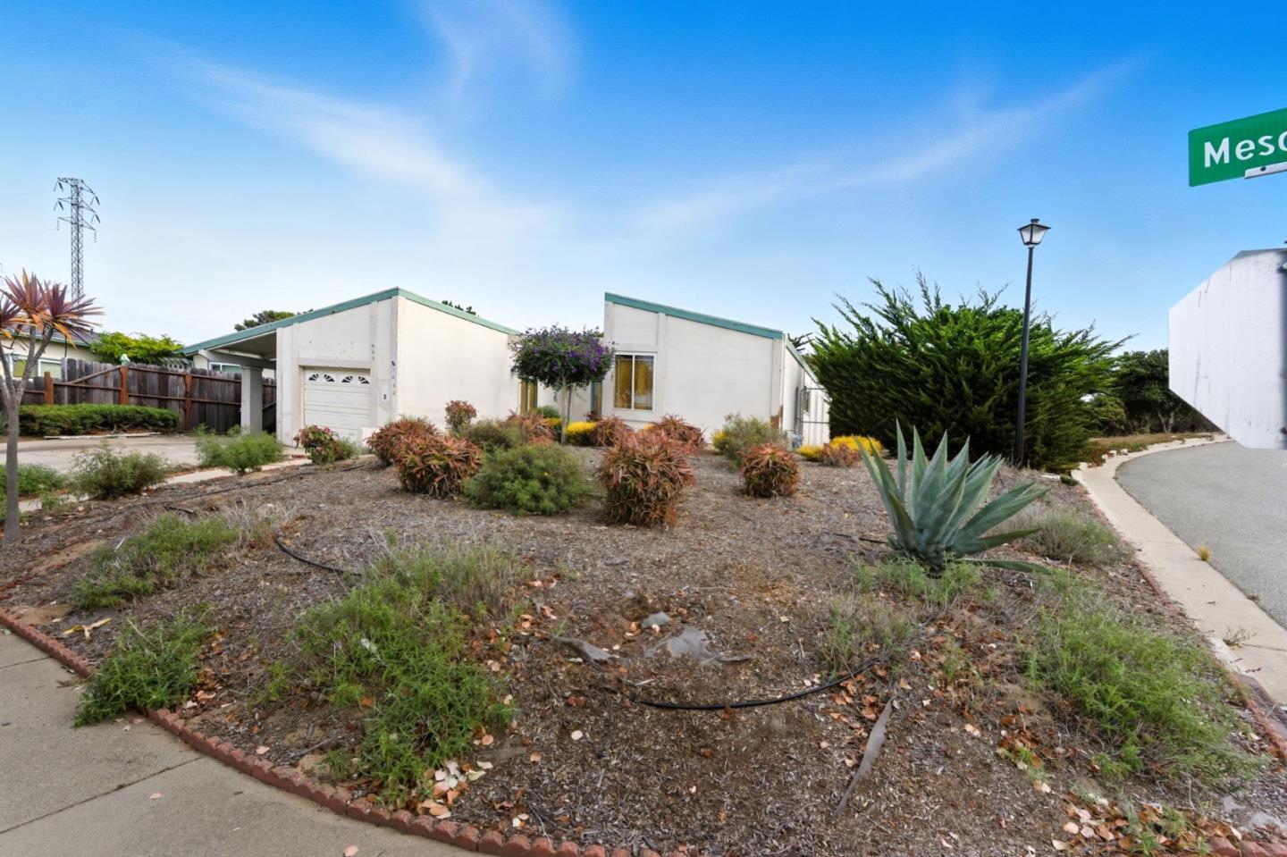 Detail Gallery Image 3 of 24 For 1460 Mescal St, Seaside,  CA 93955 - 3 Beds | 2 Baths