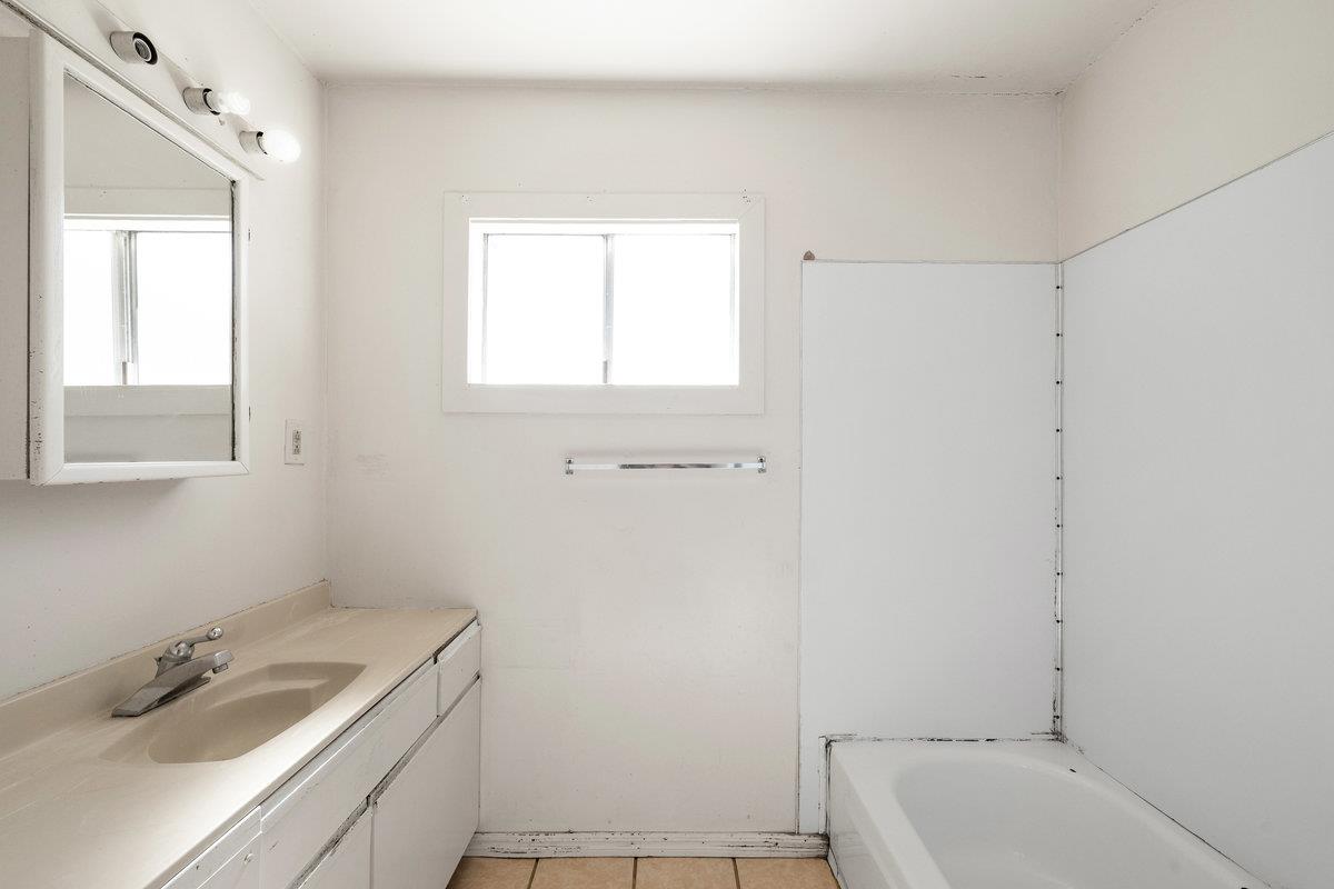 Detail Gallery Image 14 of 17 For 2210 Menalto Ave, East Palo Alto,  CA 94303 - 2 Beds | 1 Baths