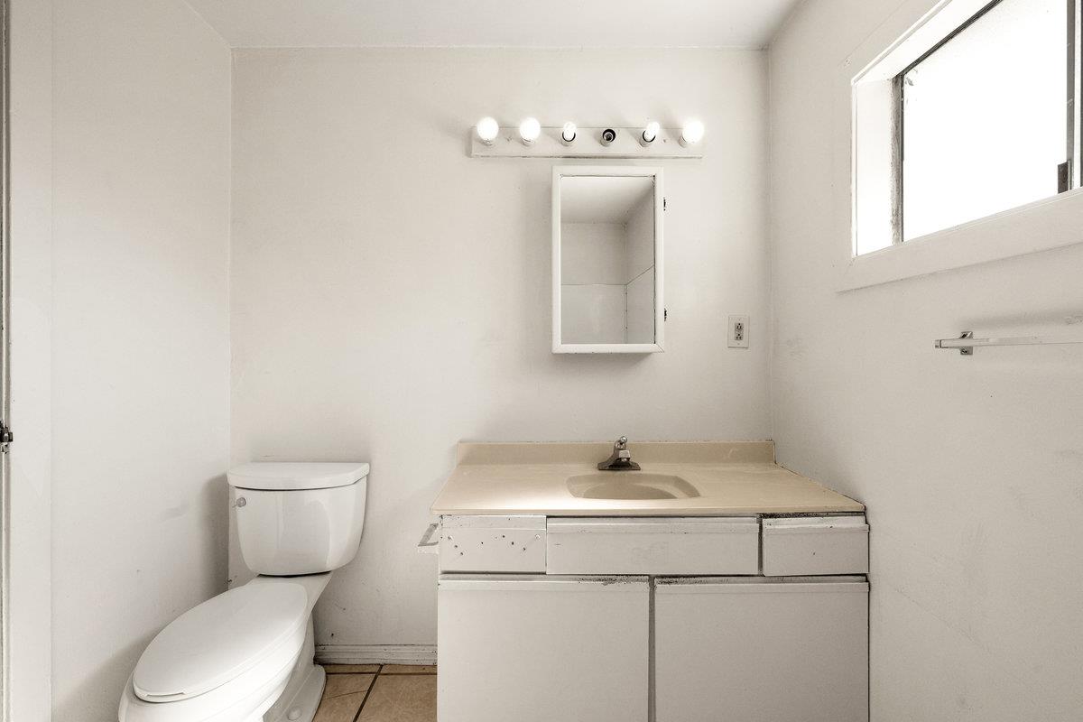 Detail Gallery Image 15 of 17 For 2210 Menalto Ave, East Palo Alto,  CA 94303 - 2 Beds | 1 Baths