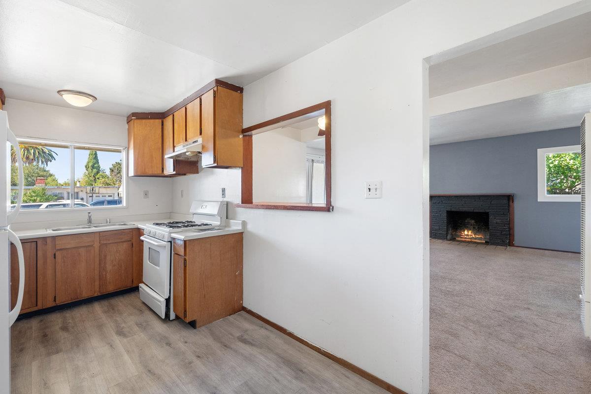 Detail Gallery Image 6 of 17 For 2210 Menalto Ave, East Palo Alto,  CA 94303 - 2 Beds | 1 Baths