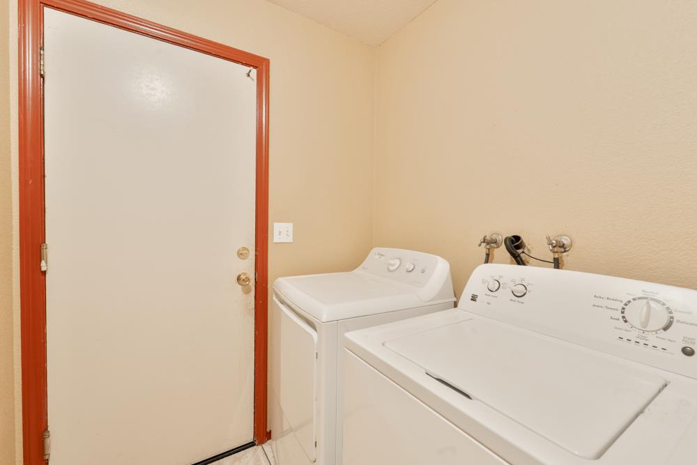 Detail Gallery Image 15 of 38 For 1951 Mcdonald Ave, Dos Palos,  CA 93620 - 3 Beds | 2 Baths