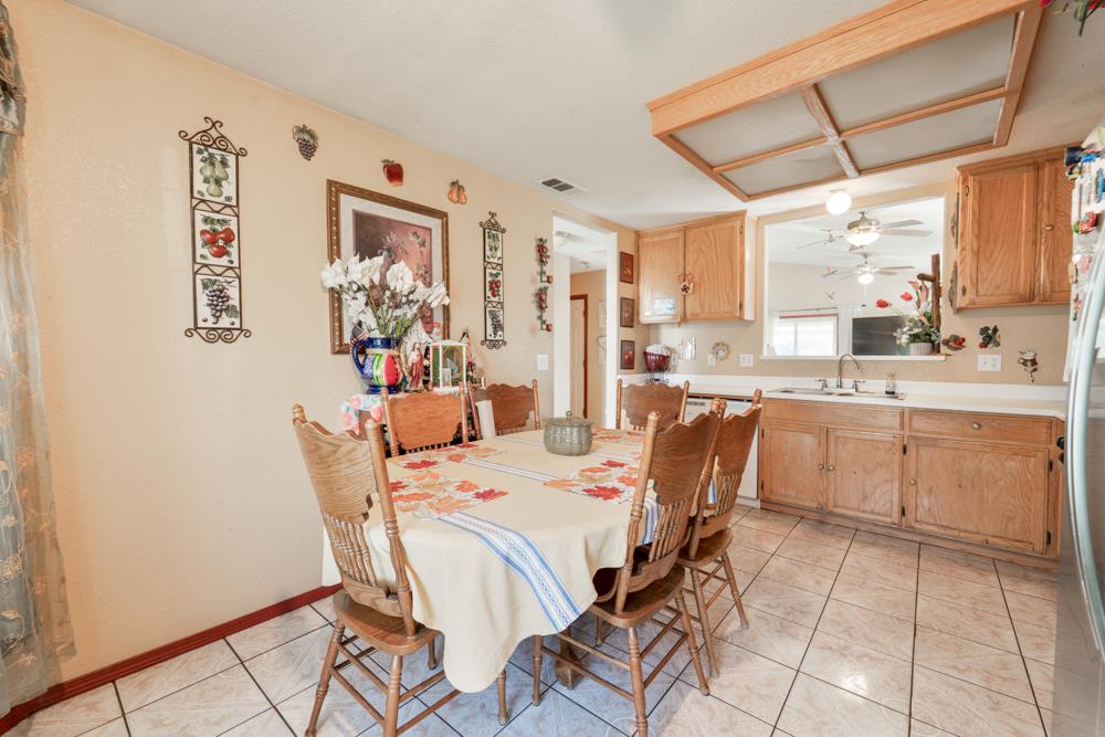 Detail Gallery Image 16 of 38 For 1951 Mcdonald Ave, Dos Palos,  CA 93620 - 3 Beds | 2 Baths