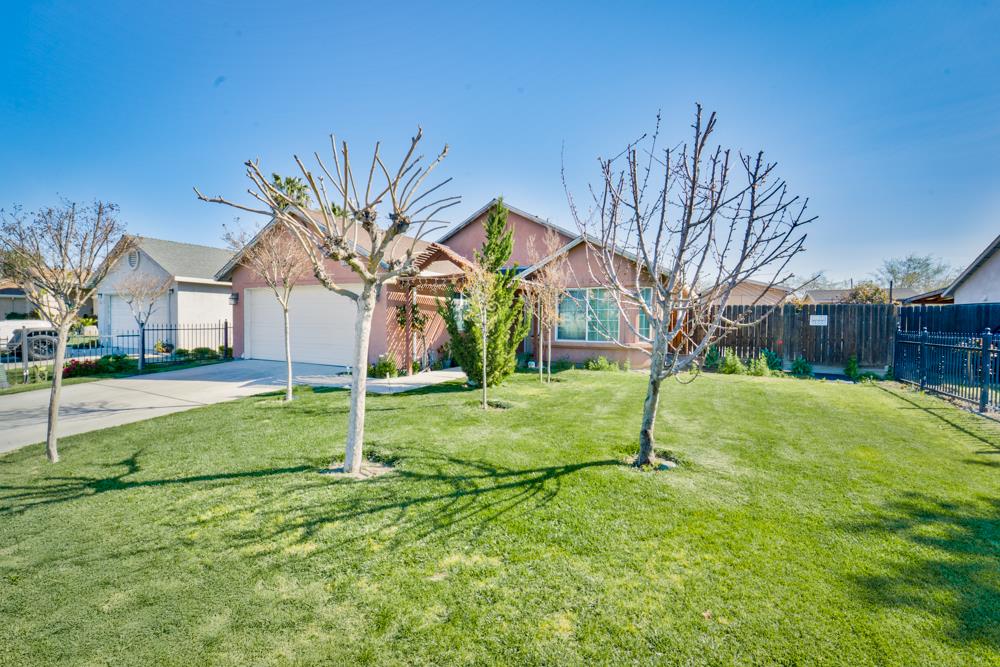 Detail Gallery Image 4 of 38 For 1951 Mcdonald Ave, Dos Palos,  CA 93620 - 3 Beds | 2 Baths