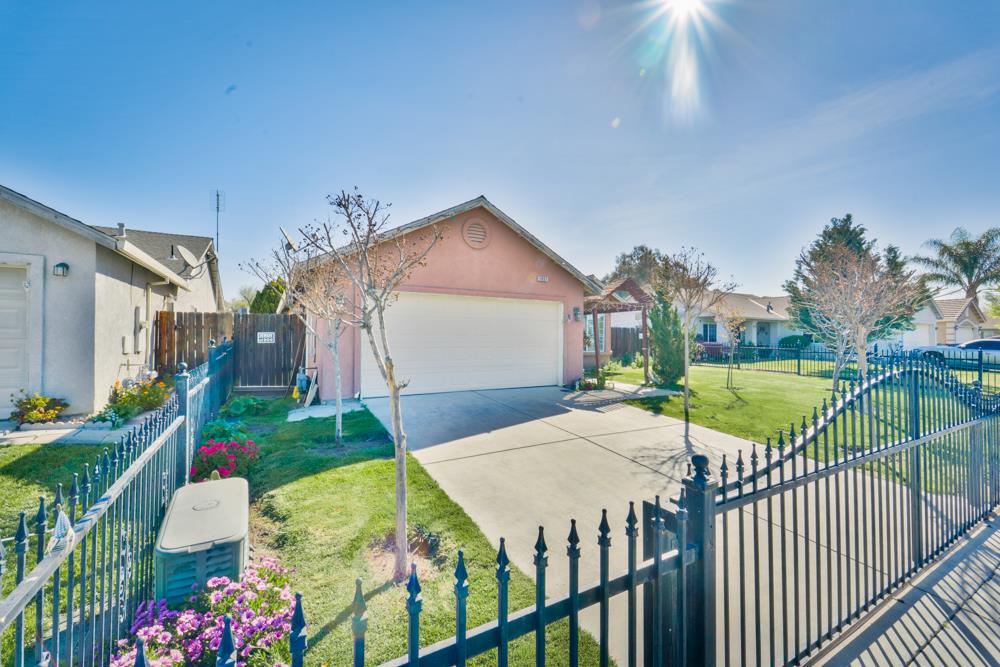 Detail Gallery Image 5 of 38 For 1951 Mcdonald Ave, Dos Palos,  CA 93620 - 3 Beds | 2 Baths