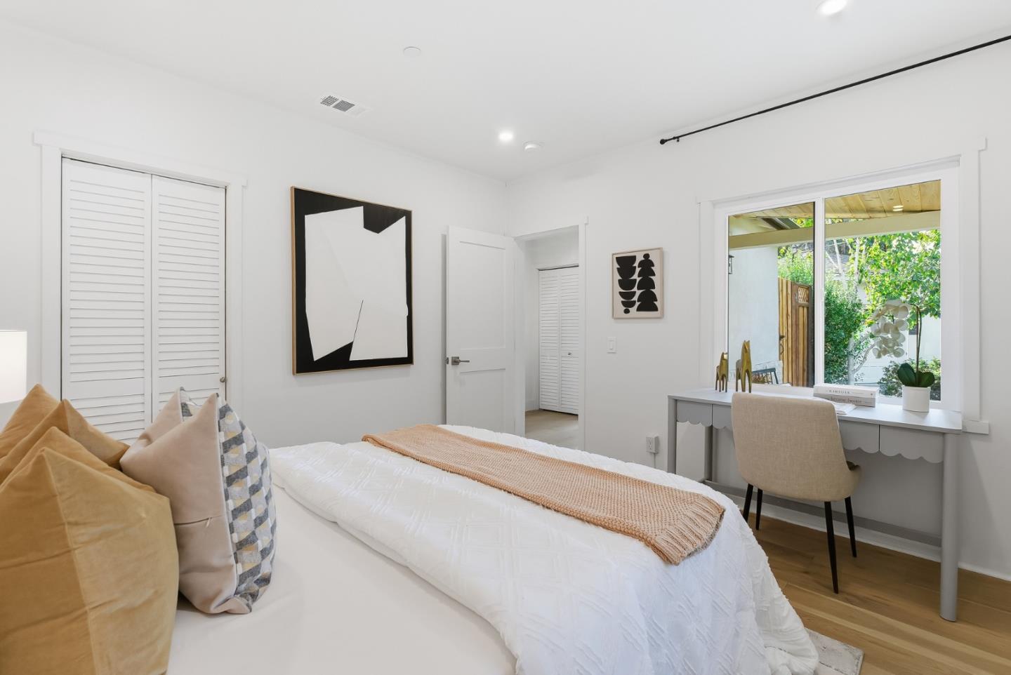 Detail Gallery Image 20 of 47 For 194 Oak Ct, Menlo Park,  CA 94025 - 3 Beds | 2 Baths