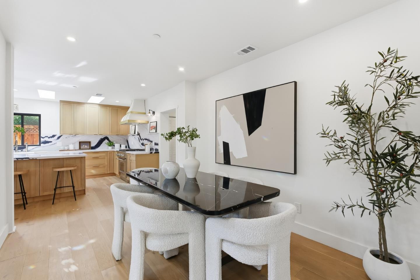 Detail Gallery Image 24 of 47 For 194 Oak Ct, Menlo Park,  CA 94025 - 3 Beds | 2 Baths