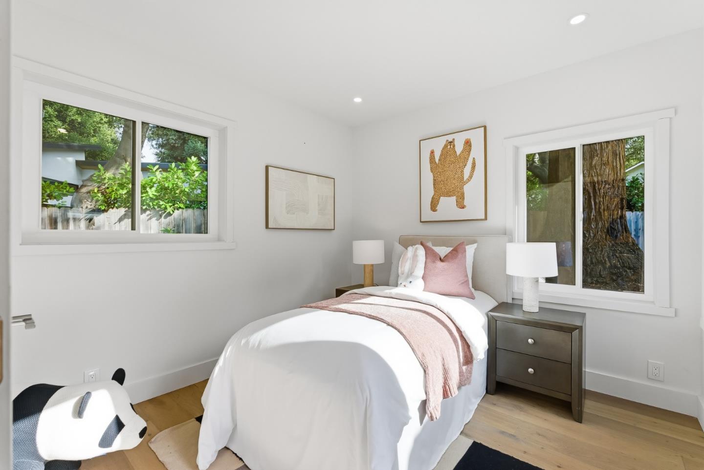 Detail Gallery Image 25 of 47 For 194 Oak Ct, Menlo Park,  CA 94025 - 3 Beds | 2 Baths