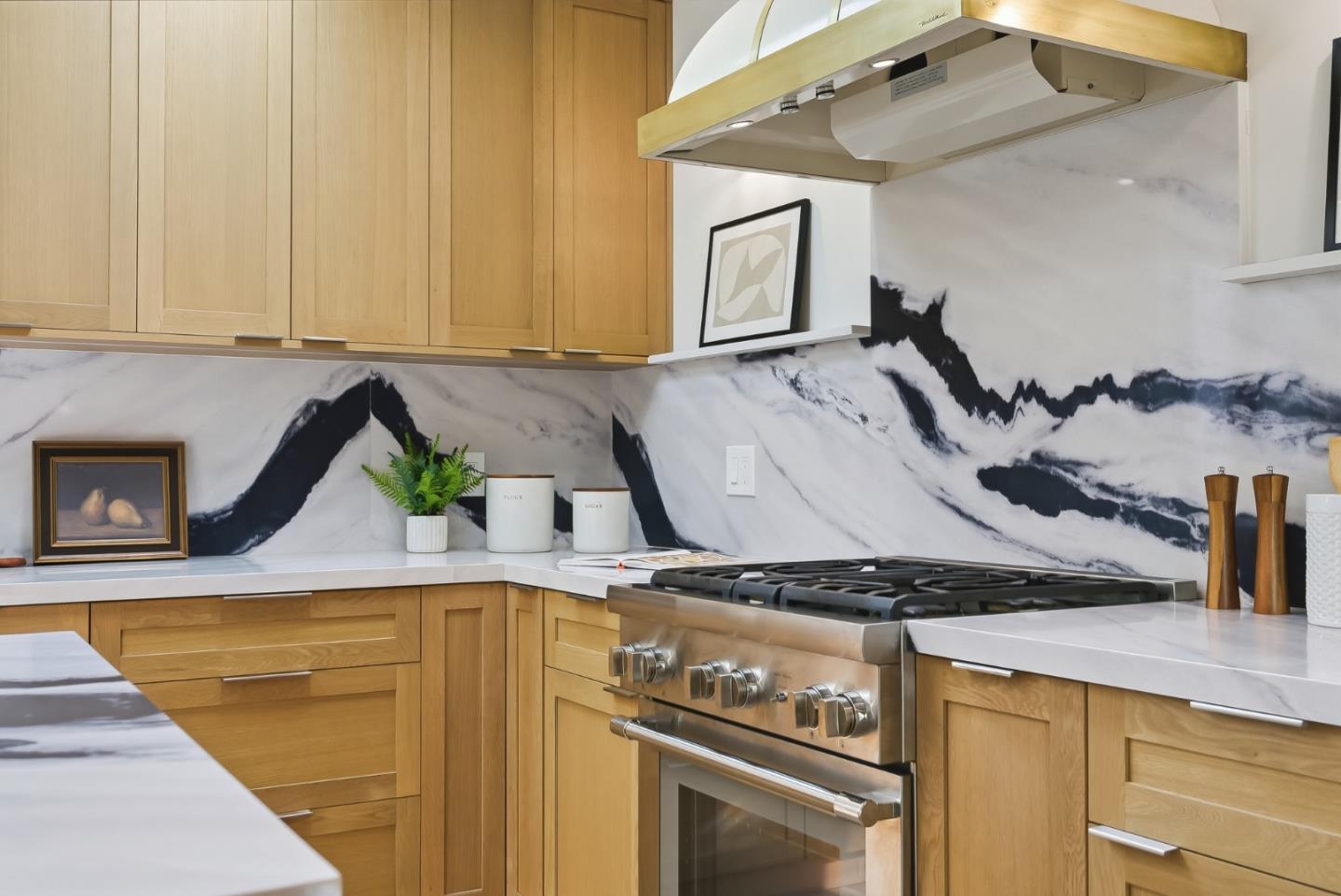 Detail Gallery Image 3 of 47 For 194 Oak Ct, Menlo Park,  CA 94025 - 3 Beds | 2 Baths