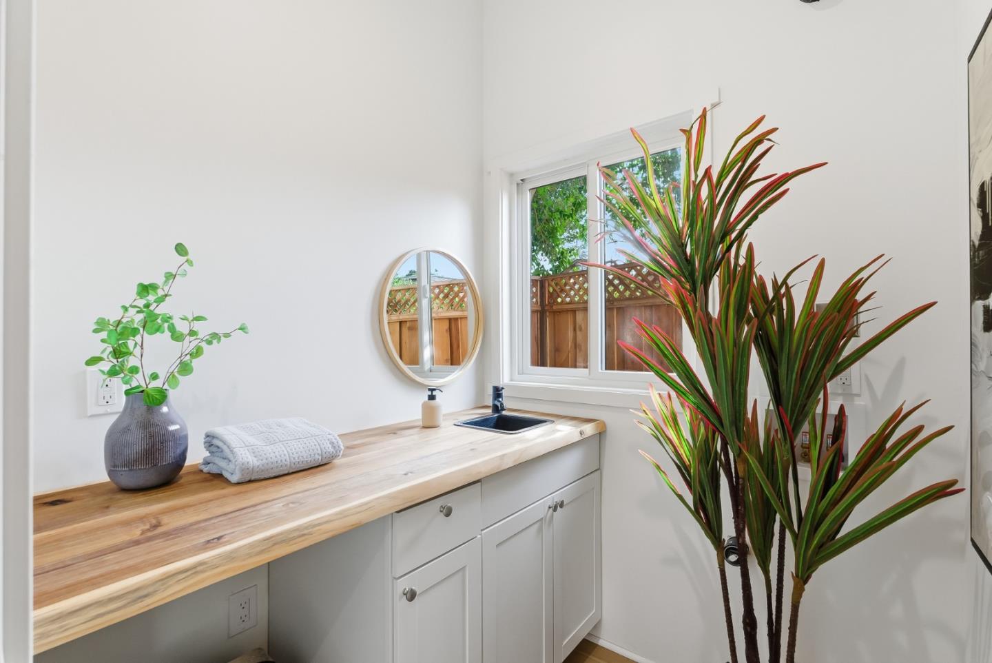 Detail Gallery Image 31 of 47 For 194 Oak Ct, Menlo Park,  CA 94025 - 3 Beds | 2 Baths