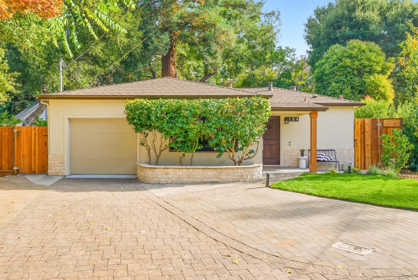 Detail Gallery Image 40 of 47 For 194 Oak Ct, Menlo Park,  CA 94025 - 3 Beds | 2 Baths