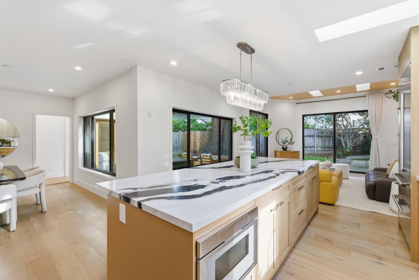 Detail Gallery Image 8 of 47 For 194 Oak Ct, Menlo Park,  CA 94025 - 3 Beds | 2 Baths