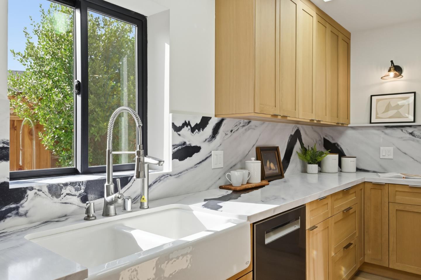 Detail Gallery Image 9 of 47 For 194 Oak Ct, Menlo Park,  CA 94025 - 3 Beds | 2 Baths