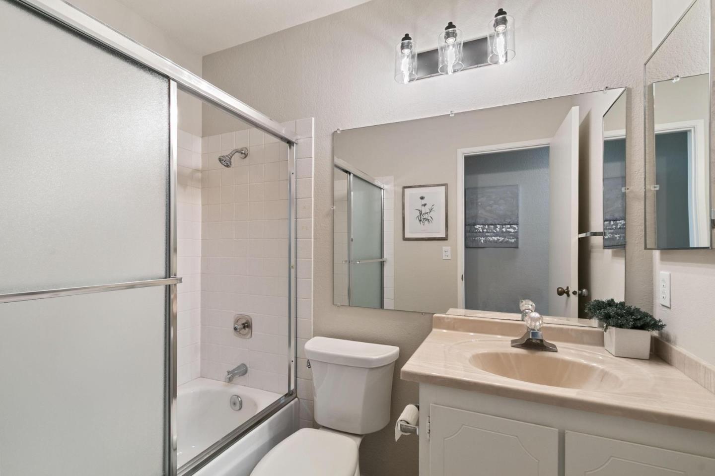 Detail Gallery Image 11 of 18 For 1114 Vanessa Dr, San Jose,  CA 95126 - 2 Beds | 2 Baths