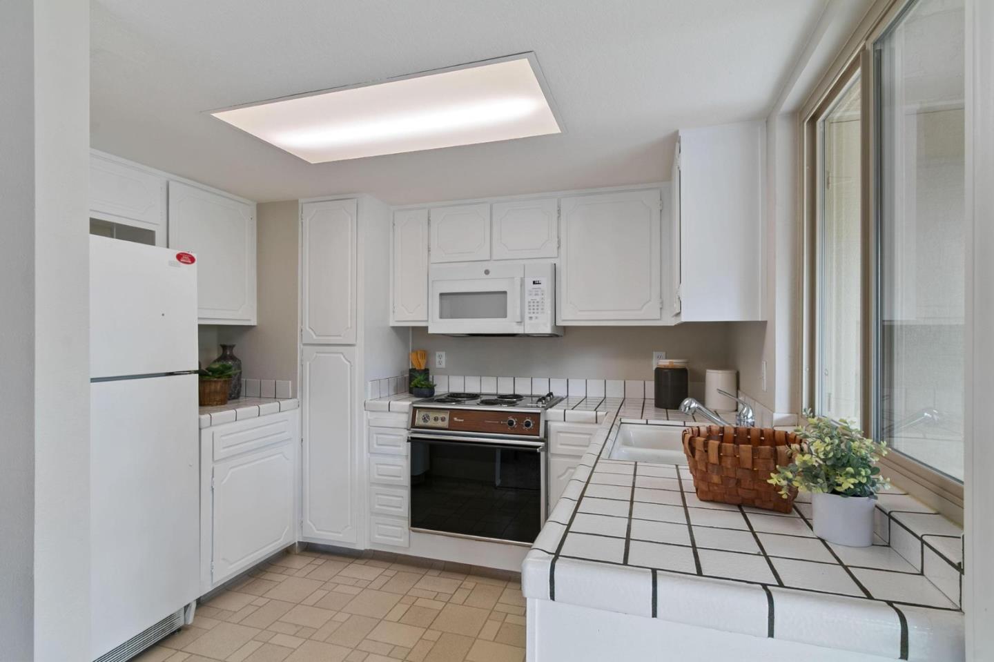 Detail Gallery Image 6 of 18 For 1114 Vanessa Dr, San Jose,  CA 95126 - 2 Beds | 2 Baths