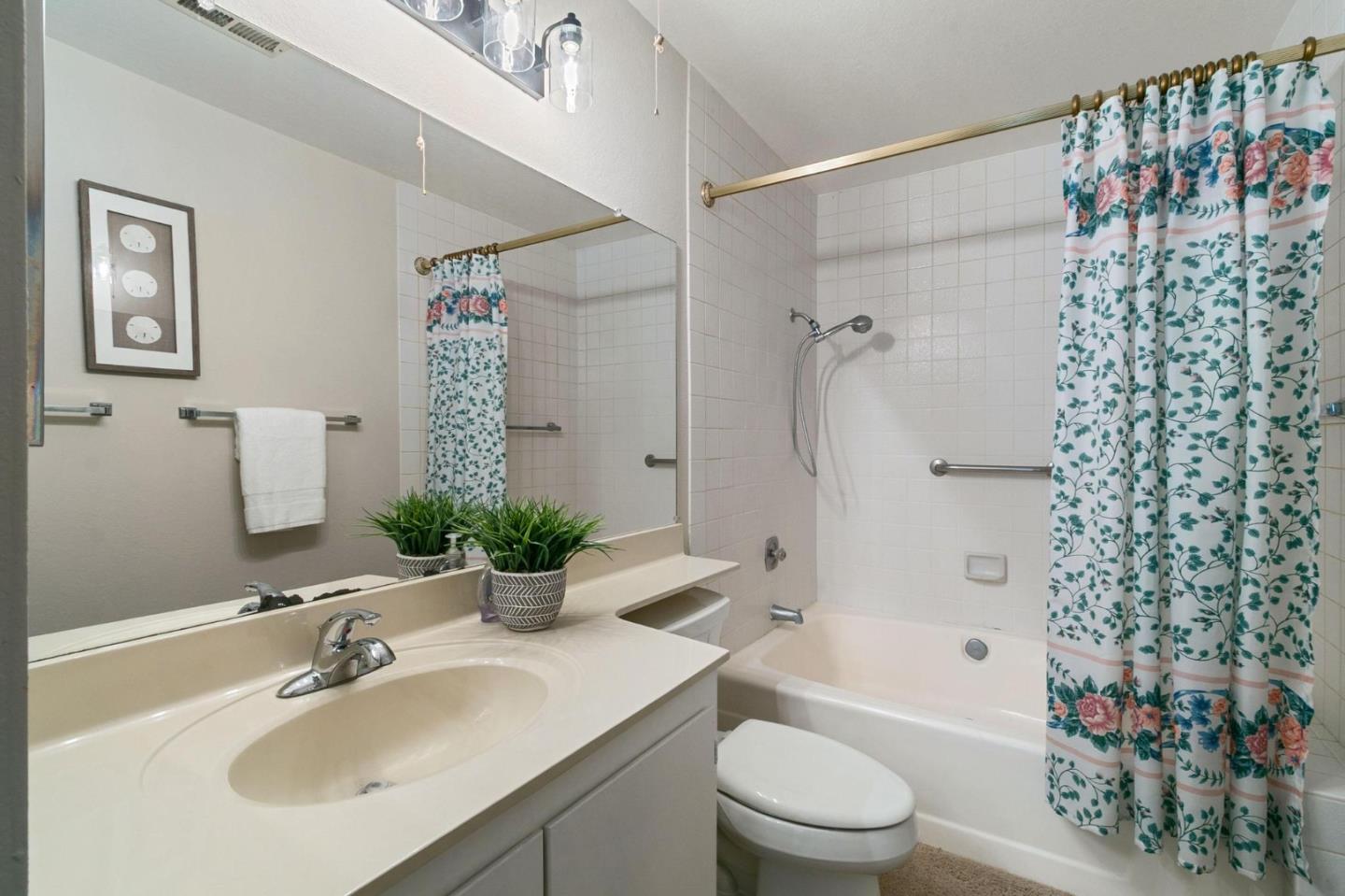 Detail Gallery Image 9 of 18 For 1114 Vanessa Dr, San Jose,  CA 95126 - 2 Beds | 2 Baths