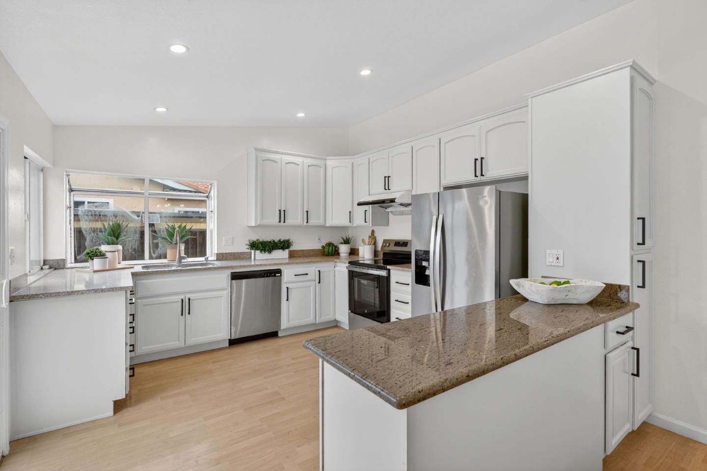 Detail Gallery Image 4 of 63 For 5060 Anaheim Loop, Union City,  CA 94587 - 4 Beds | 2 Baths