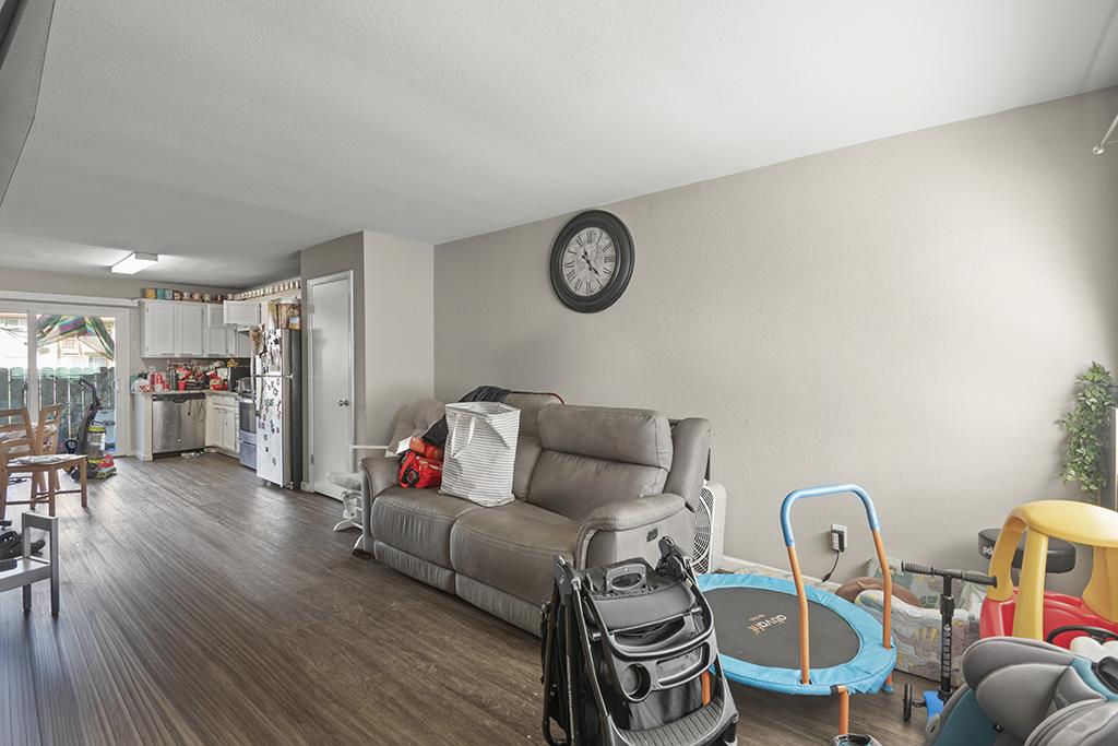 Detail Gallery Image 4 of 30 For 22032 Arbor Ave, Hayward,  CA 94541 - – Beds | – Baths