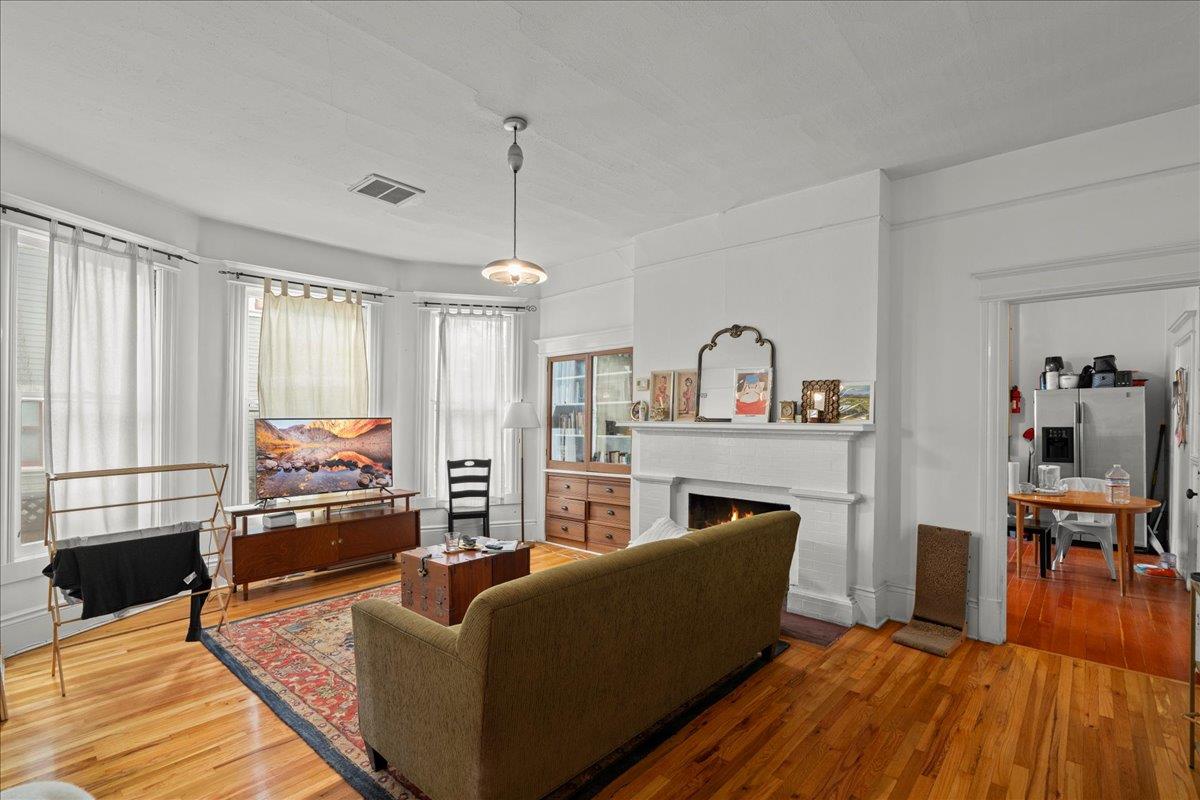 Detail Gallery Image 3 of 16 For 90 S 13th St, San Jose,  CA 95112 - – Beds | – Baths