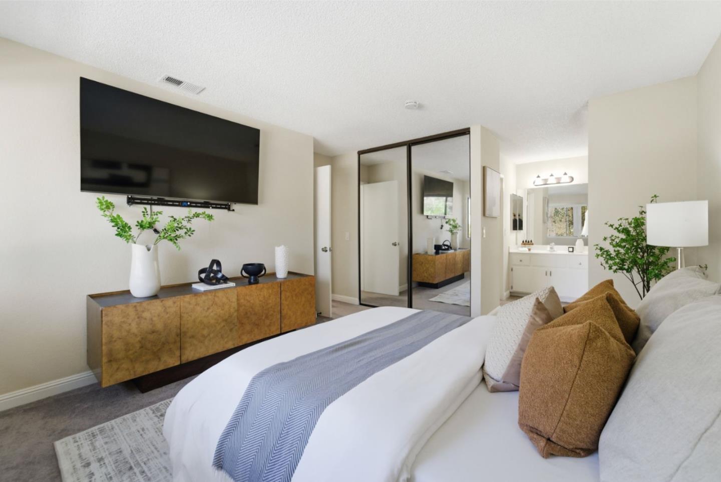 Detail Gallery Image 7 of 28 For 1913 La Terrace Cir, San Jose,  CA 95123 - 2 Beds | 2 Baths