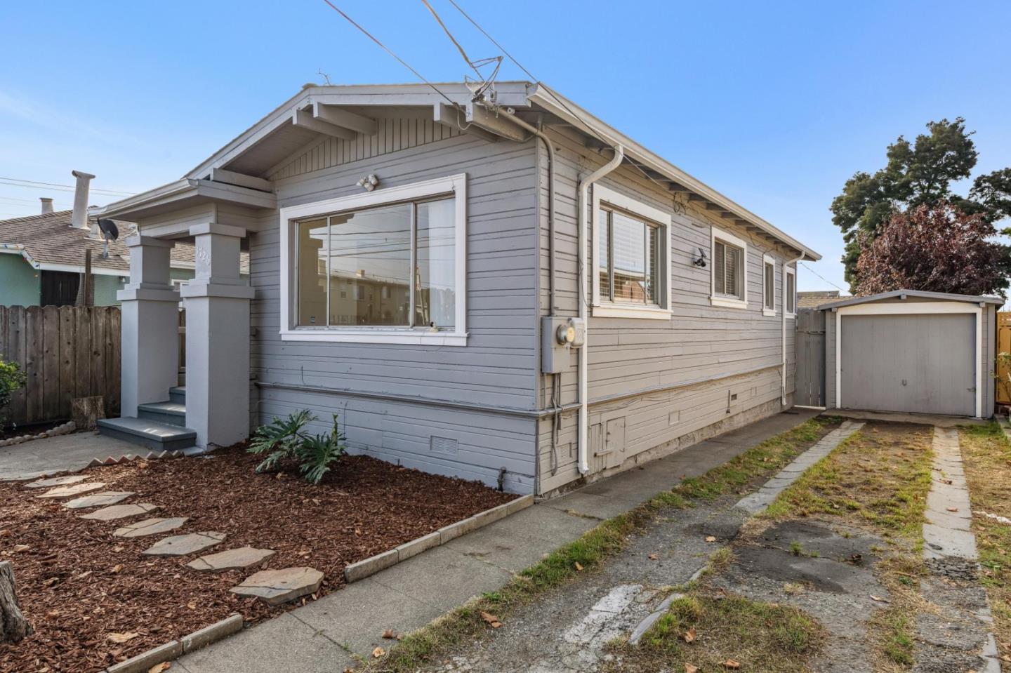 Detail Gallery Image 2 of 27 For 1726 Roosevelt Ave, Richmond,  CA 94801 - 2 Beds | 1 Baths