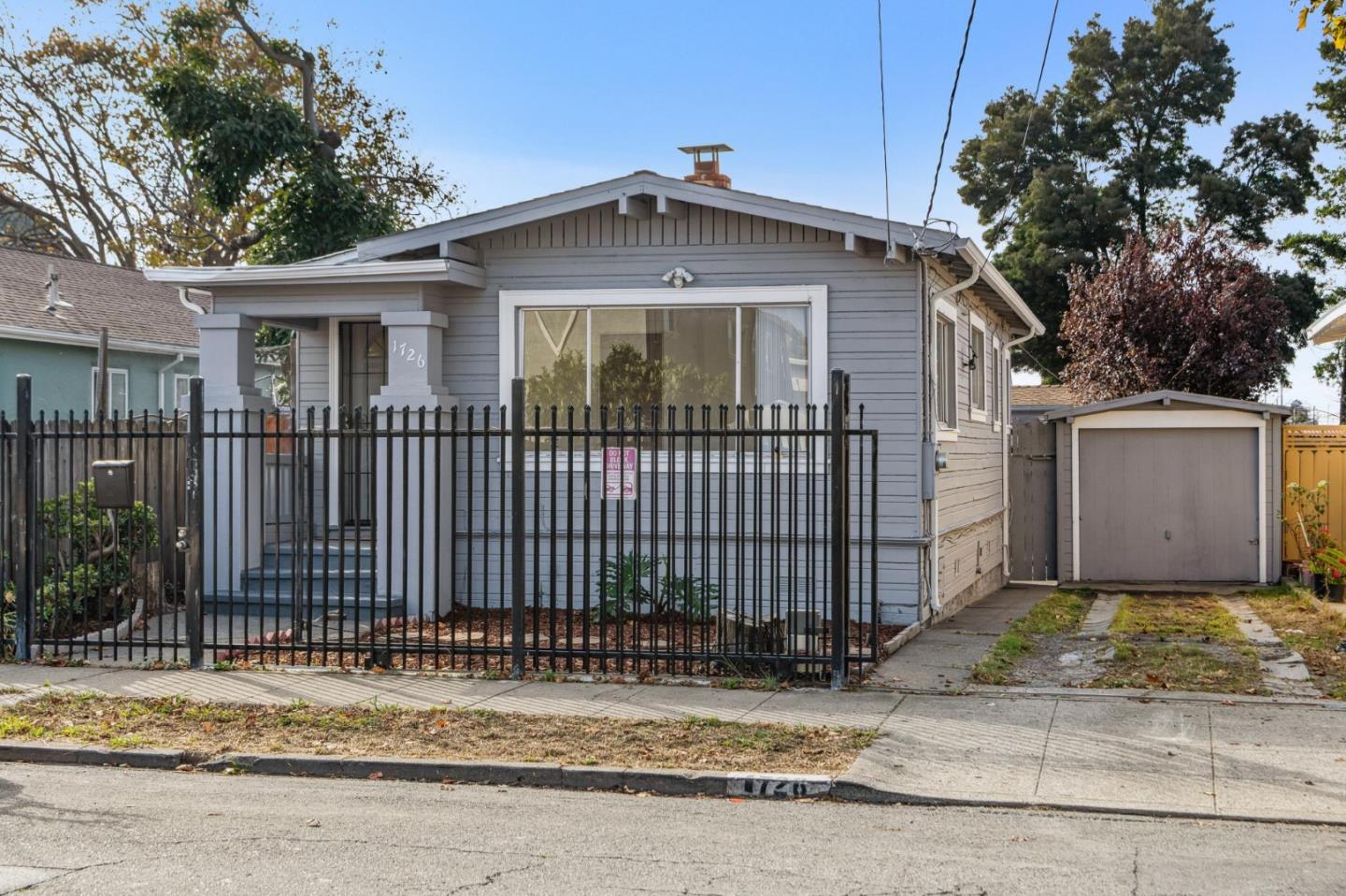 Detail Gallery Image 3 of 27 For 1726 Roosevelt Ave, Richmond,  CA 94801 - 2 Beds | 1 Baths