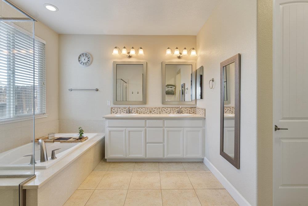Detail Gallery Image 11 of 30 For 1618 Lily Ct, Hollister,  CA 95023 - 4 Beds | 2/1 Baths