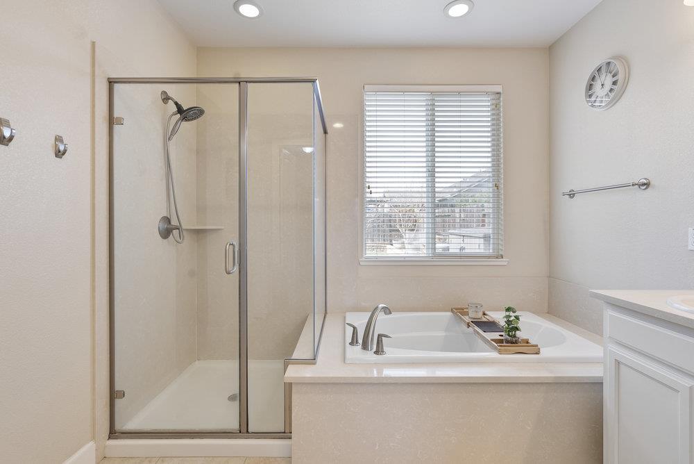 Detail Gallery Image 12 of 30 For 1618 Lily Ct, Hollister,  CA 95023 - 4 Beds | 2/1 Baths