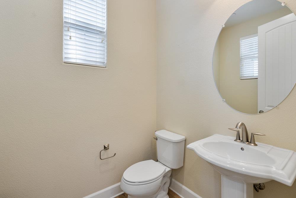 Detail Gallery Image 14 of 30 For 1618 Lily Ct, Hollister,  CA 95023 - 4 Beds | 2/1 Baths
