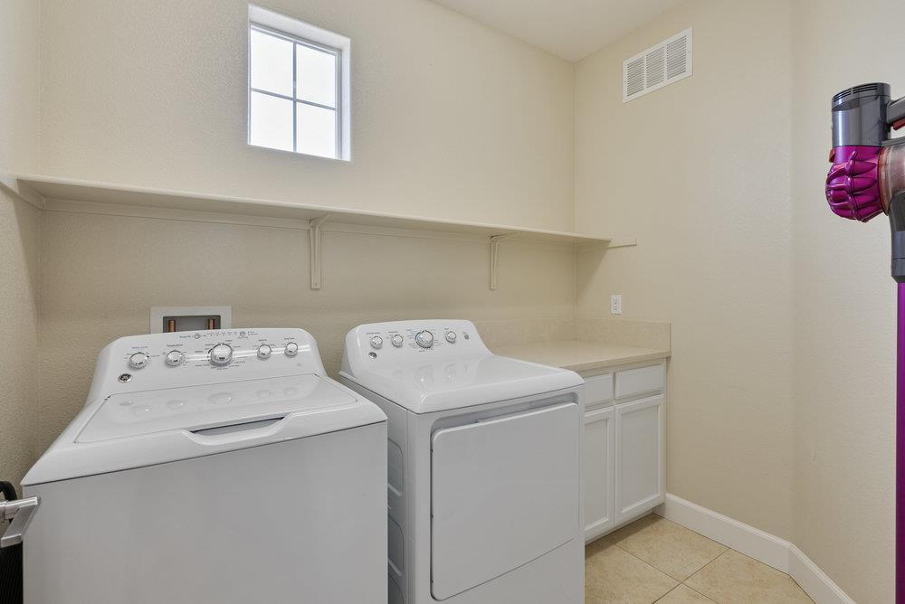 Detail Gallery Image 19 of 30 For 1618 Lily Ct, Hollister,  CA 95023 - 4 Beds | 2/1 Baths