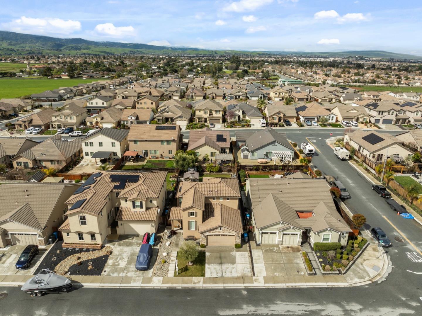 Detail Gallery Image 28 of 30 For 1618 Lily Ct, Hollister,  CA 95023 - 4 Beds | 2/1 Baths