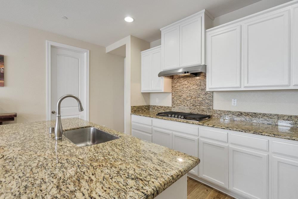 Detail Gallery Image 6 of 30 For 1618 Lily Ct, Hollister,  CA 95023 - 4 Beds | 2/1 Baths