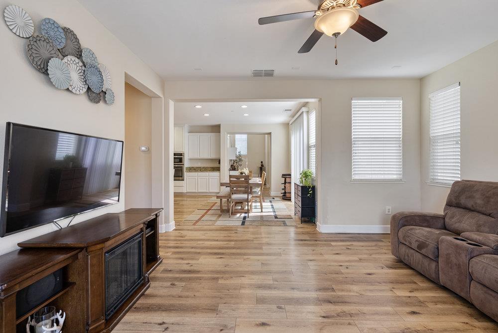 Detail Gallery Image 8 of 30 For 1618 Lily Ct, Hollister,  CA 95023 - 4 Beds | 2/1 Baths