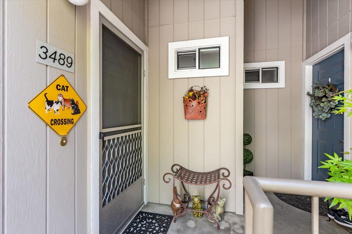 Detail Gallery Image 4 of 23 For 3489 Wine Barrel Way, San Jose,  CA 95124 - 2 Beds | 2 Baths