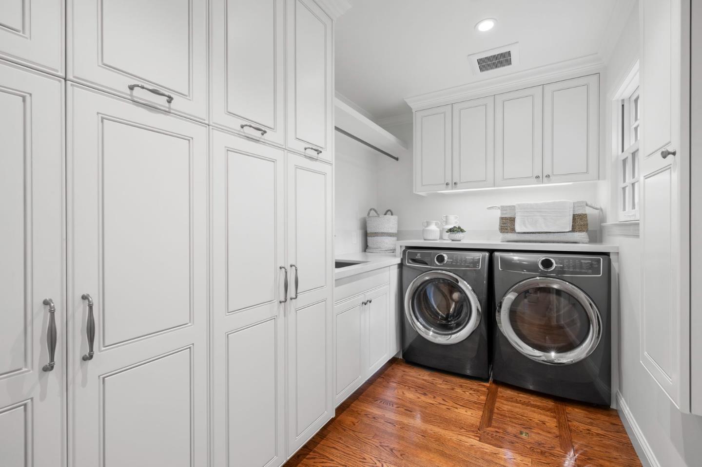 Detail Gallery Image 42 of 51 For 310 Ranelagh Rd, Hillsborough,  CA 94010 - 4 Beds | 3/1 Baths