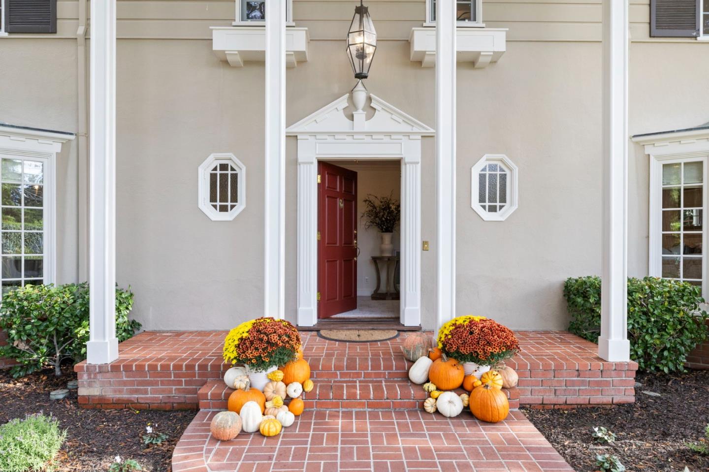 Detail Gallery Image 5 of 51 For 310 Ranelagh Rd, Hillsborough,  CA 94010 - 4 Beds | 3/1 Baths