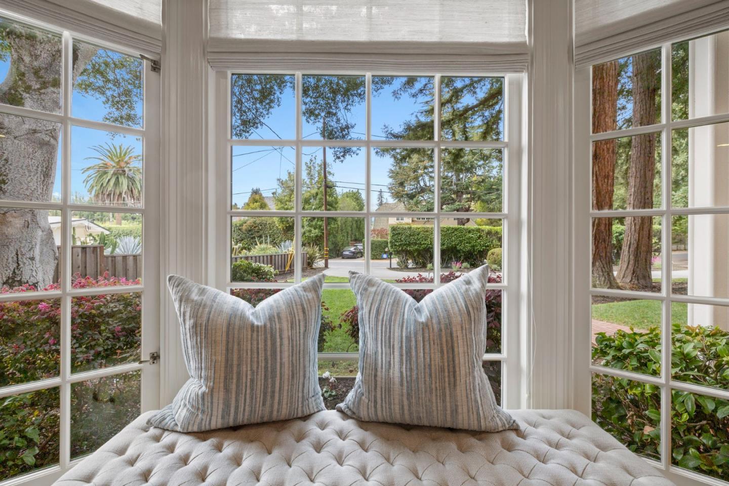 Detail Gallery Image 9 of 51 For 310 Ranelagh Rd, Hillsborough,  CA 94010 - 4 Beds | 3/1 Baths