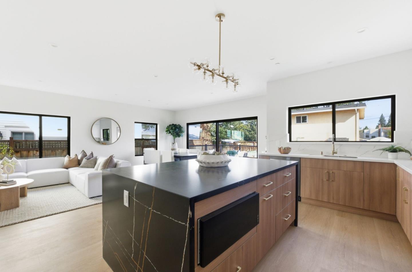 Detail Gallery Image 17 of 49 For 55 Orchard Ave, Redwood City,  CA 94061 - 5 Beds | 4/1 Baths