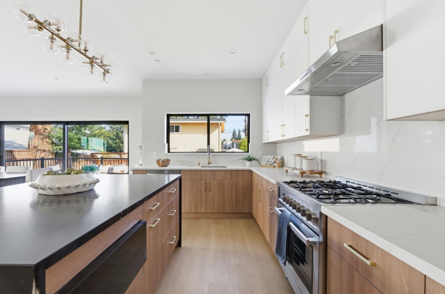 Detail Gallery Image 20 of 49 For 55 Orchard Ave, Redwood City,  CA 94061 - 5 Beds | 4/1 Baths