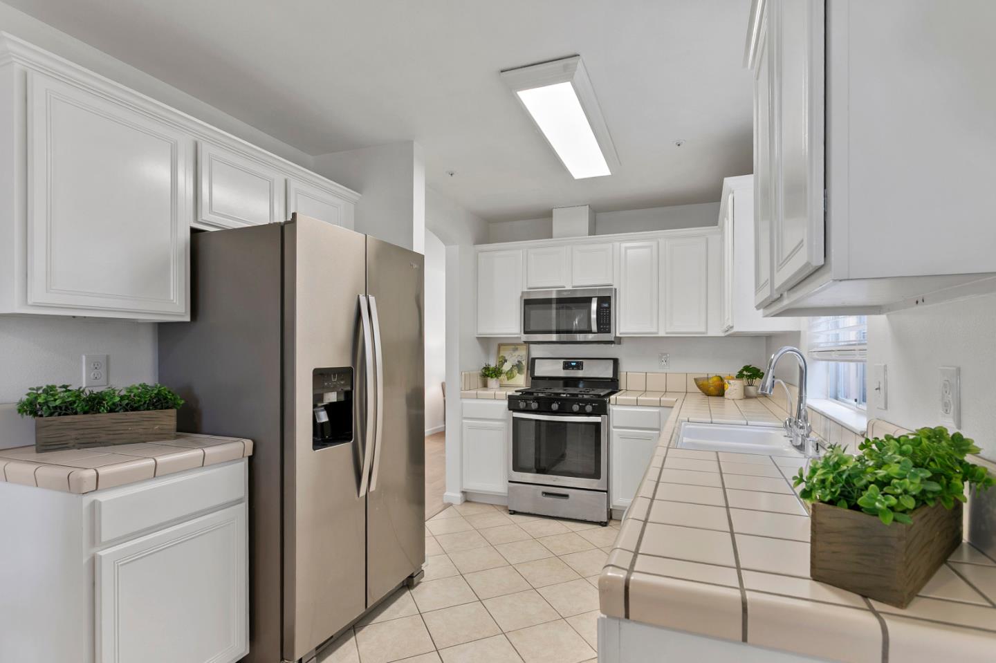 Detail Gallery Image 11 of 37 For 2320 Amber, Santa Cruz,  CA 95062 - 3 Beds | 2 Baths