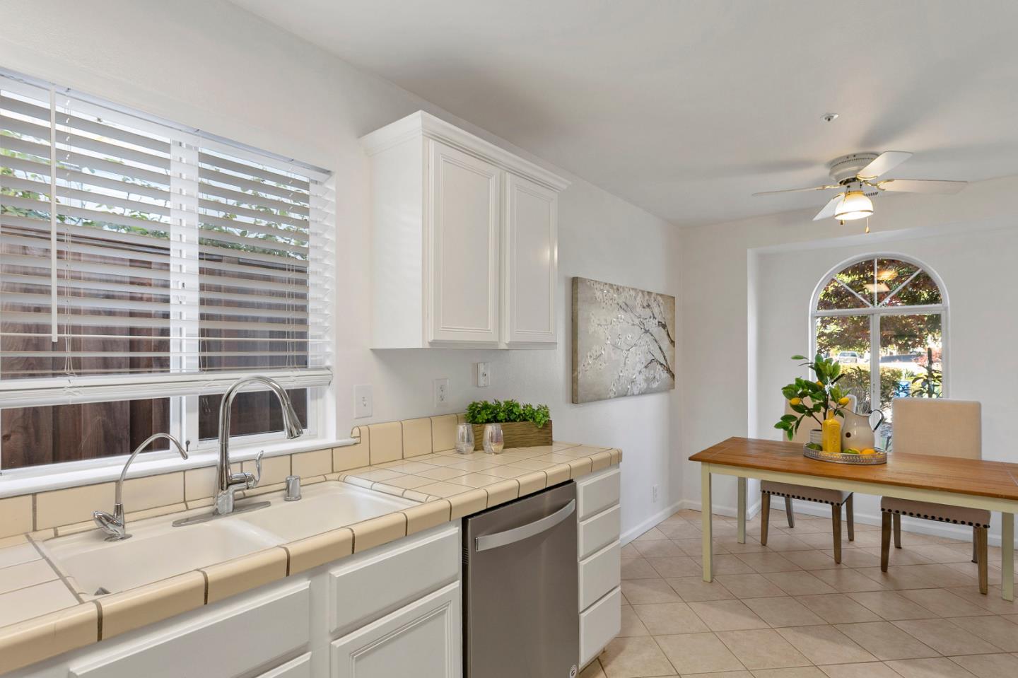 Detail Gallery Image 12 of 37 For 2320 Amber, Santa Cruz,  CA 95062 - 3 Beds | 2 Baths