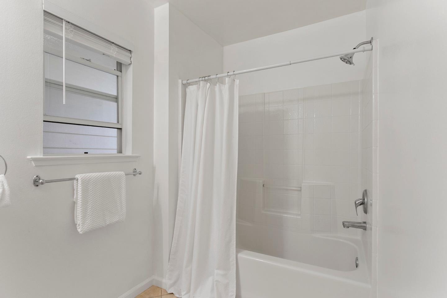 Detail Gallery Image 25 of 37 For 2320 Amber, Santa Cruz,  CA 95062 - 3 Beds | 2 Baths