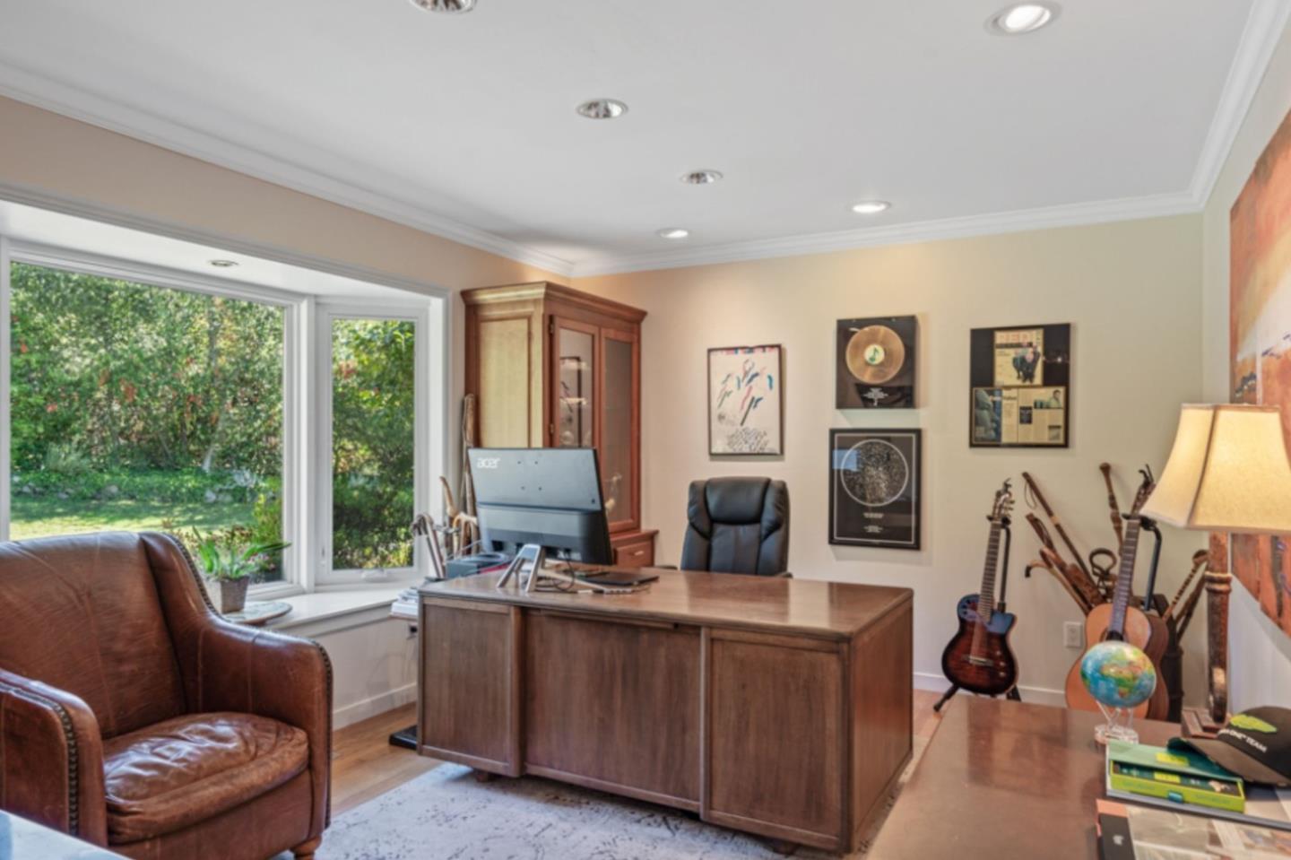 Detail Gallery Image 11 of 32 For 135 Meadowood Dr, Portola Valley,  CA 94028 - 3 Beds | 3 Baths